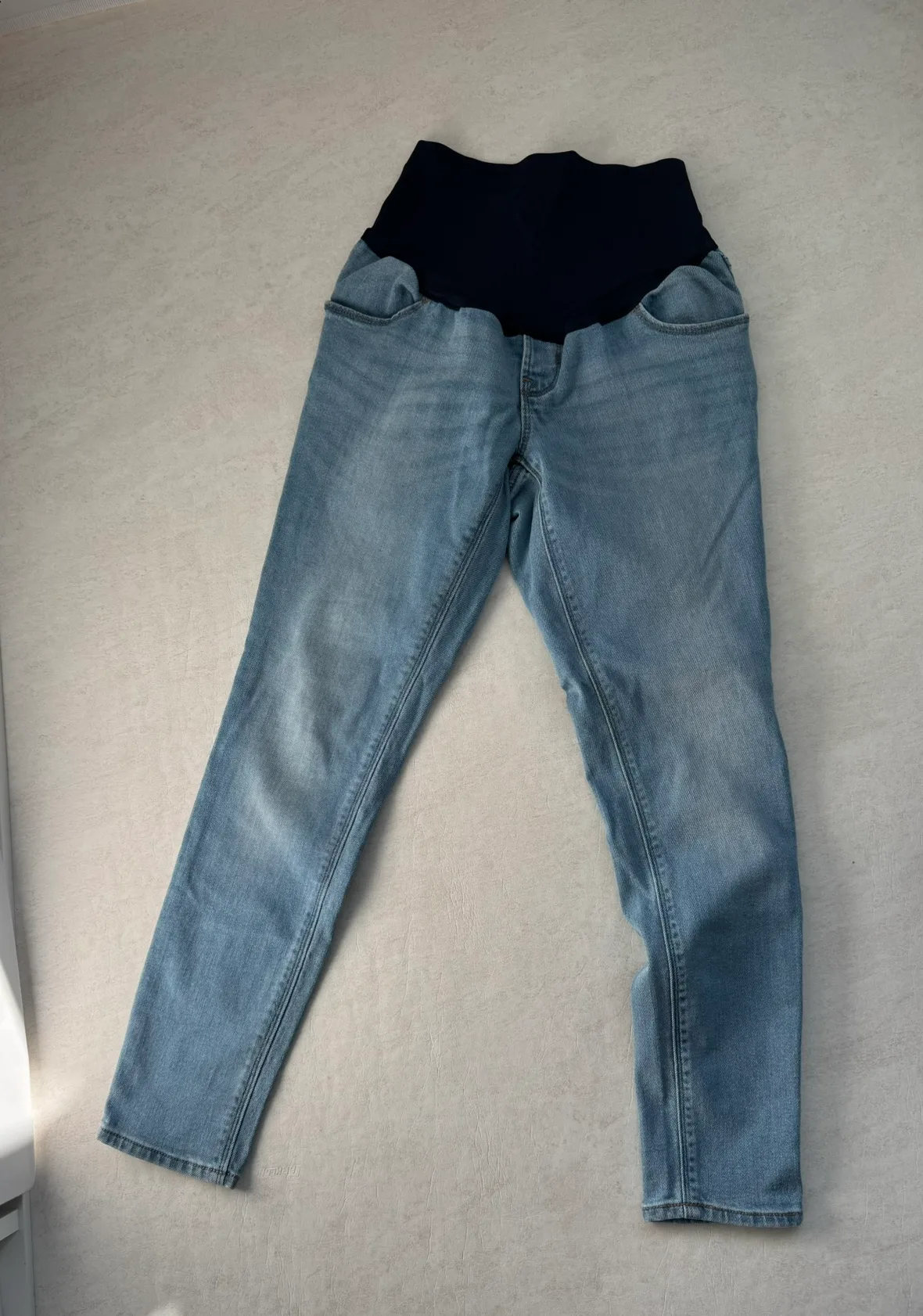 Old navy Maternity Jeans thumbnail