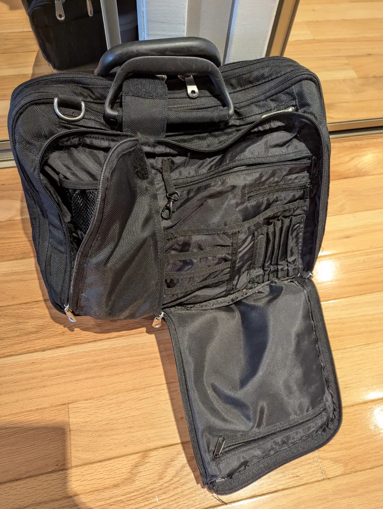 Kensington 14 inch expandable laptop bag image indicator(2)