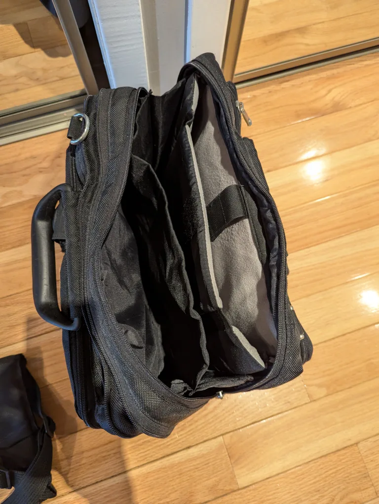 Kensington 14 inch expandable laptop bag image indicator(4)