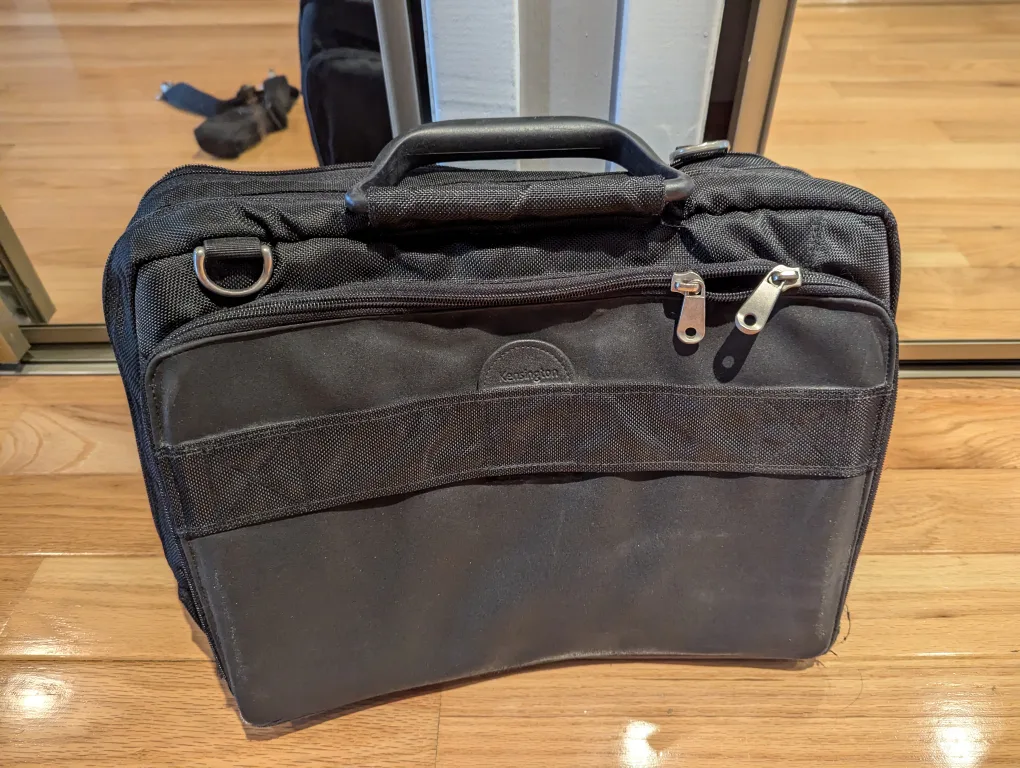 Kensington 14 inch expandable laptop bag image indicator(5)