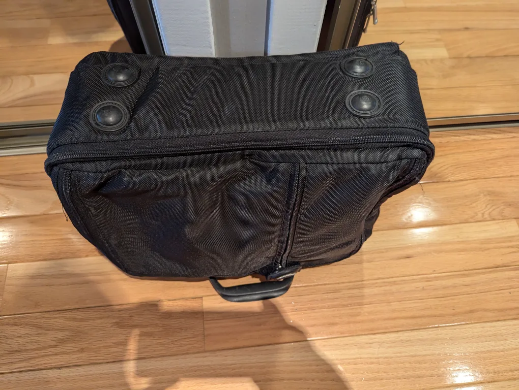 Kensington 14 inch expandable laptop bag image indicator(8)