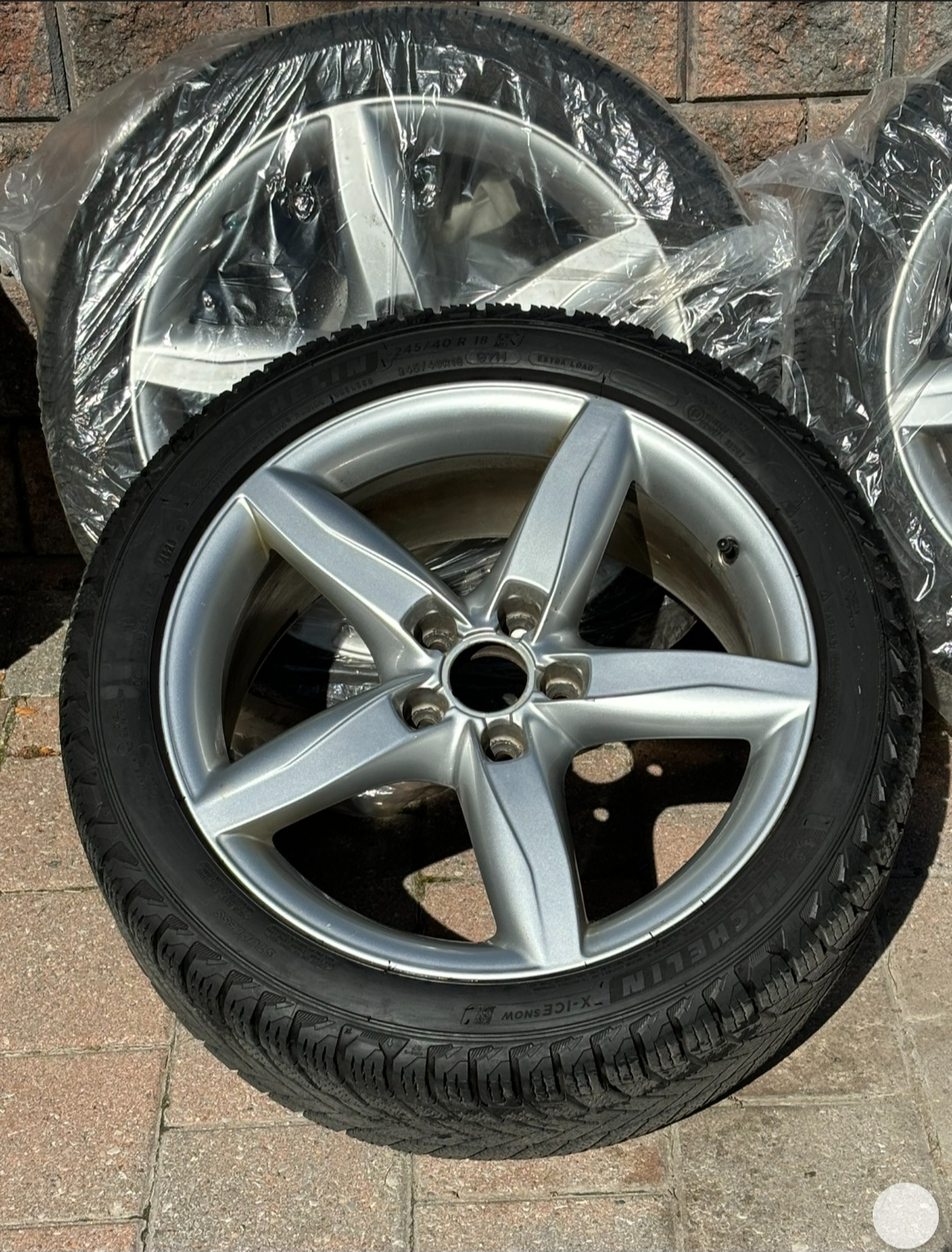 Michelin Tires with Rims 245/40/18 like new - photo 5