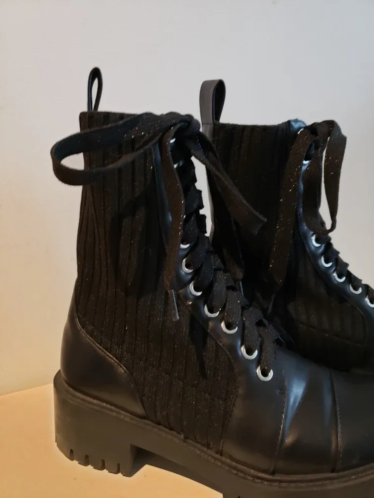 Black Boots image indicator(3)