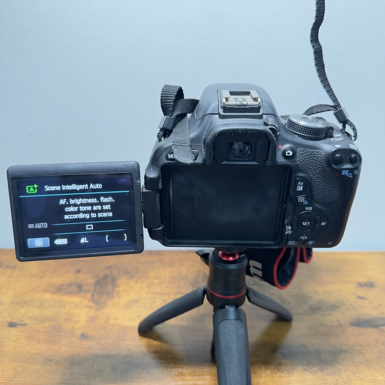 Canon Rebel T3i with 18-55mm lens, 2 batteries ,Charger,	16GB - photo 5