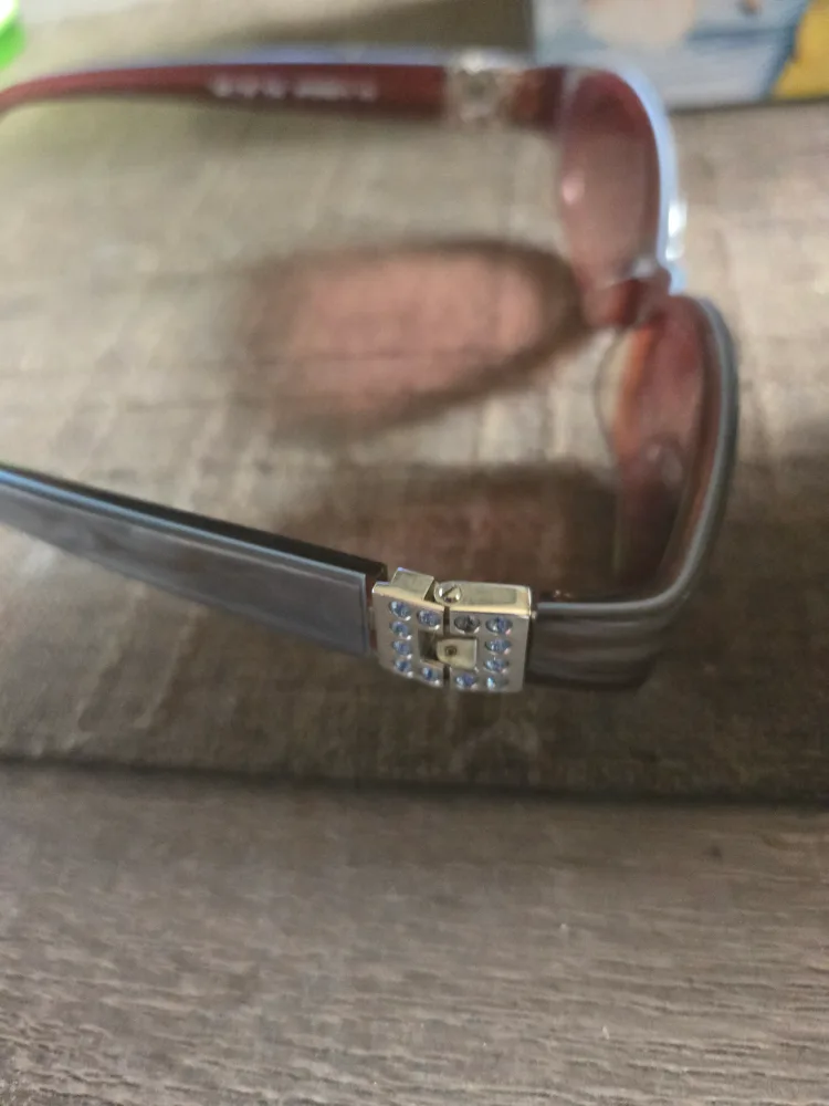 Vera Wang Sunglasses image indicator(3)