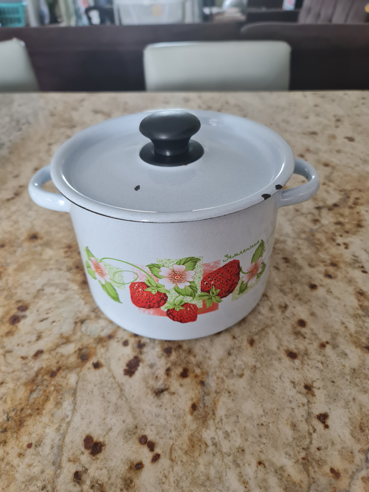 Enamel Pot and bottles - photo 4