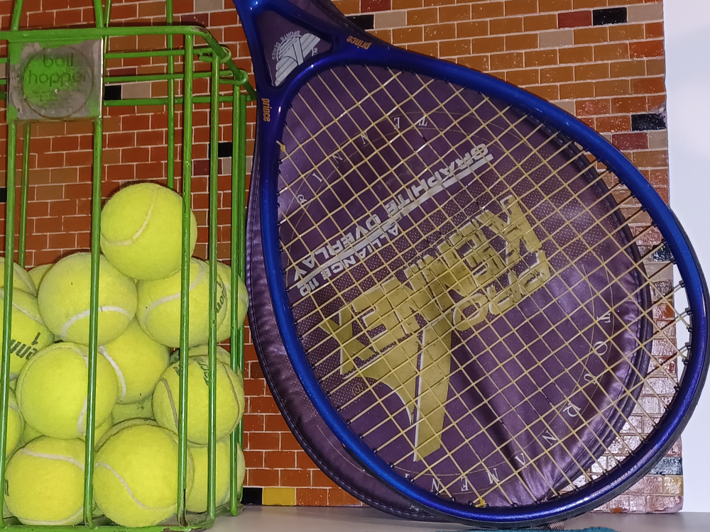 Tennis Racket & Balls cage