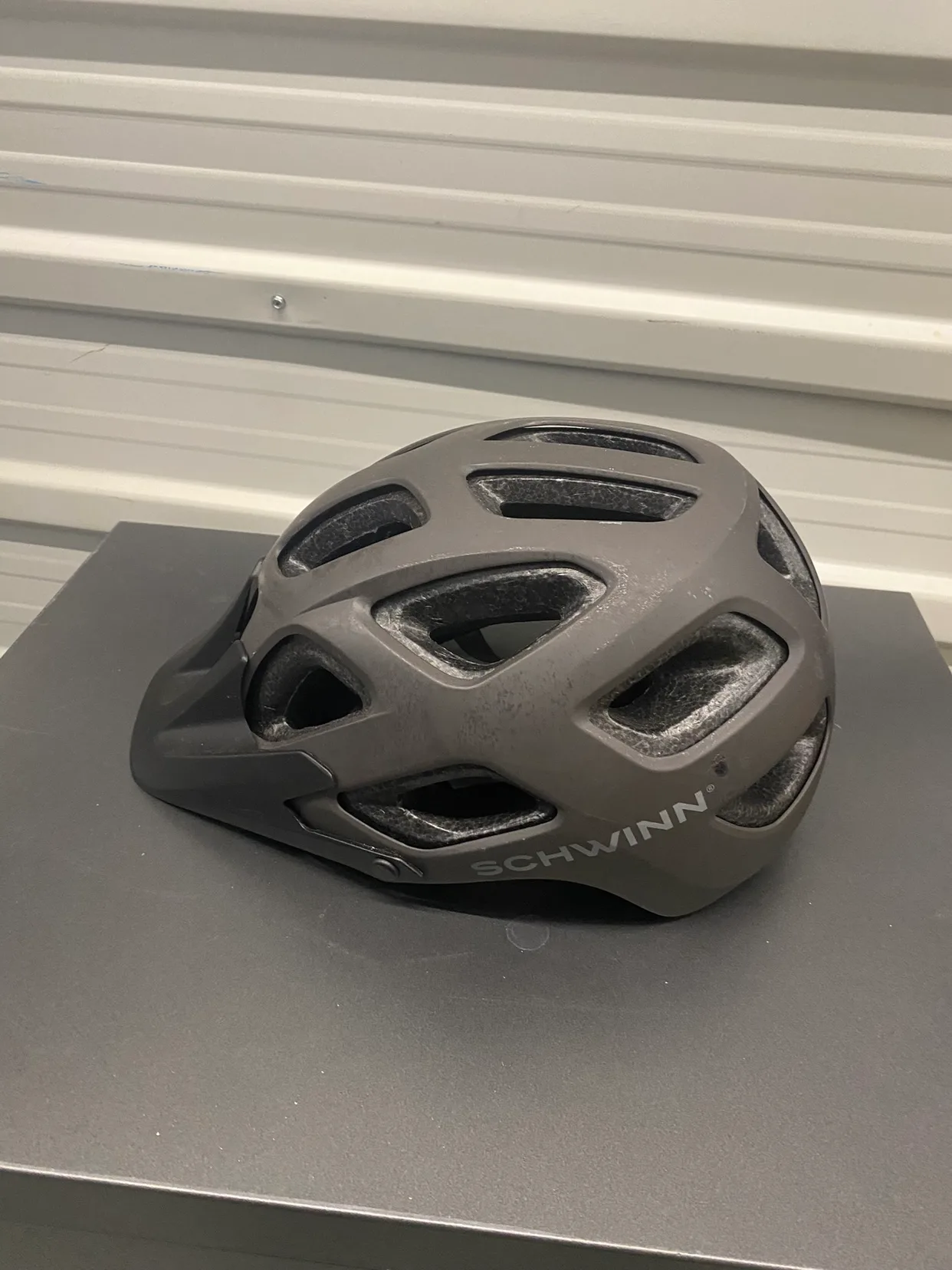 Bike Helmet (free delivery Toronto) thumbnail