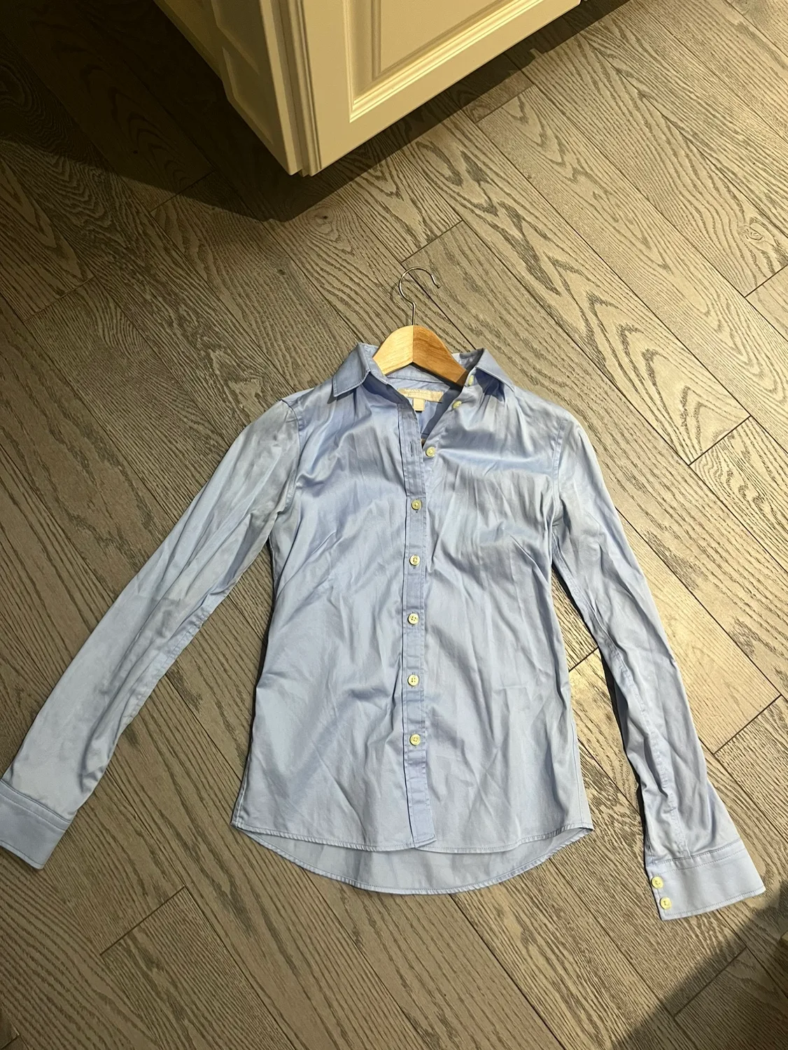 MOVING SALE Banana Republic Women's Light Blue Button Down Shirt thumbnail