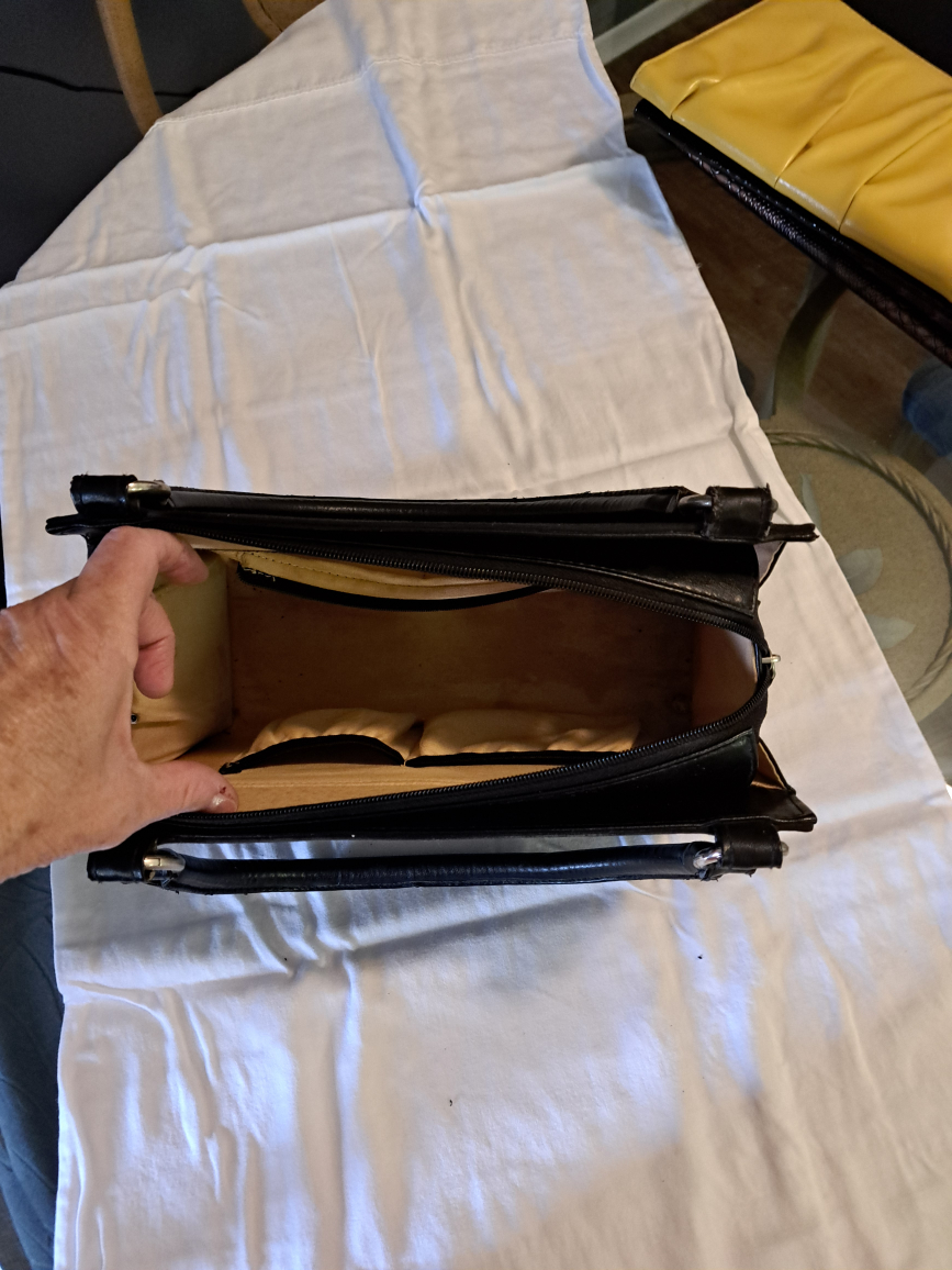 Miché  Black Purse with Interchangeable Shells