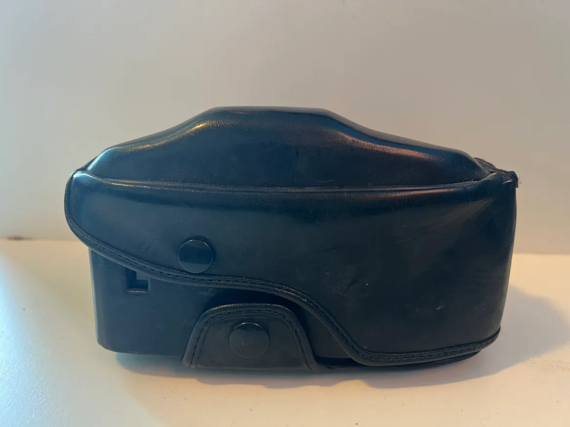 Vintage Olympus OM 77 AF with 35-70mm Lens and Leather Cover image indicator(9)