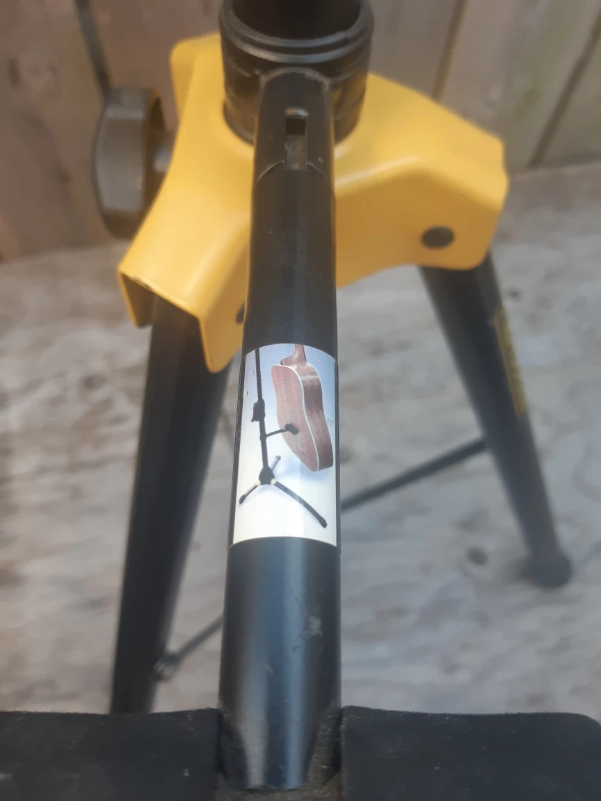 Hercules Guitar Stand