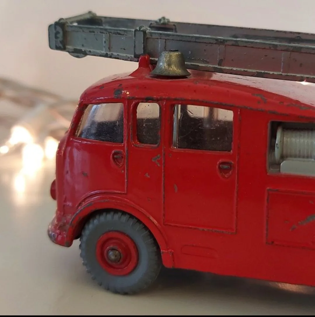Vintage Matchbox Fire Engine with Ladder image indicator(6)
