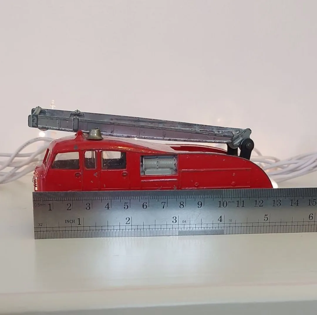 Vintage Matchbox Fire Engine with Ladder image indicator(8)