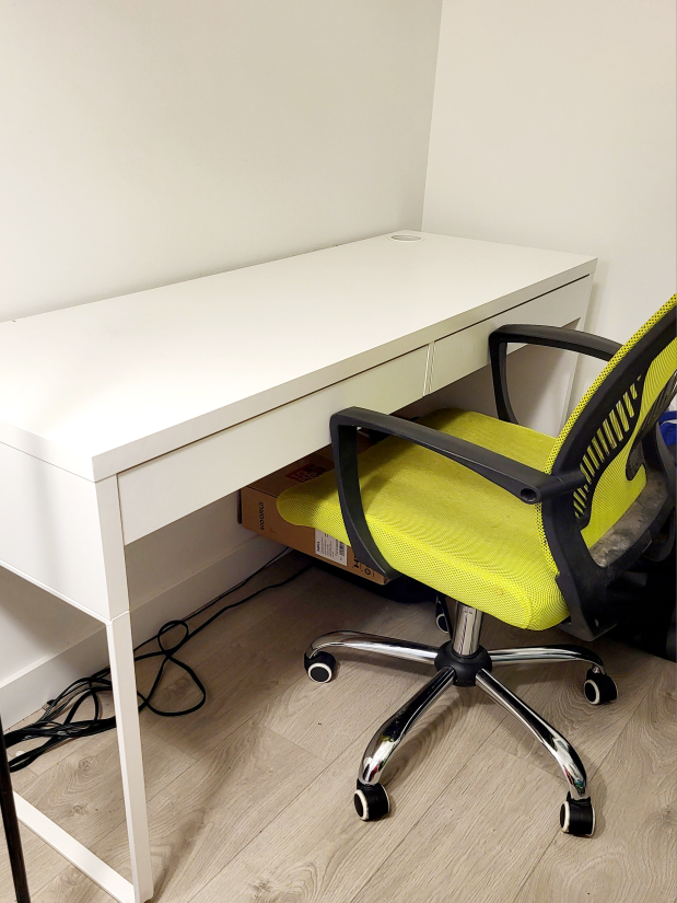Ikea White Computer Desk with 2 Drawers. Free chair! - photo 2