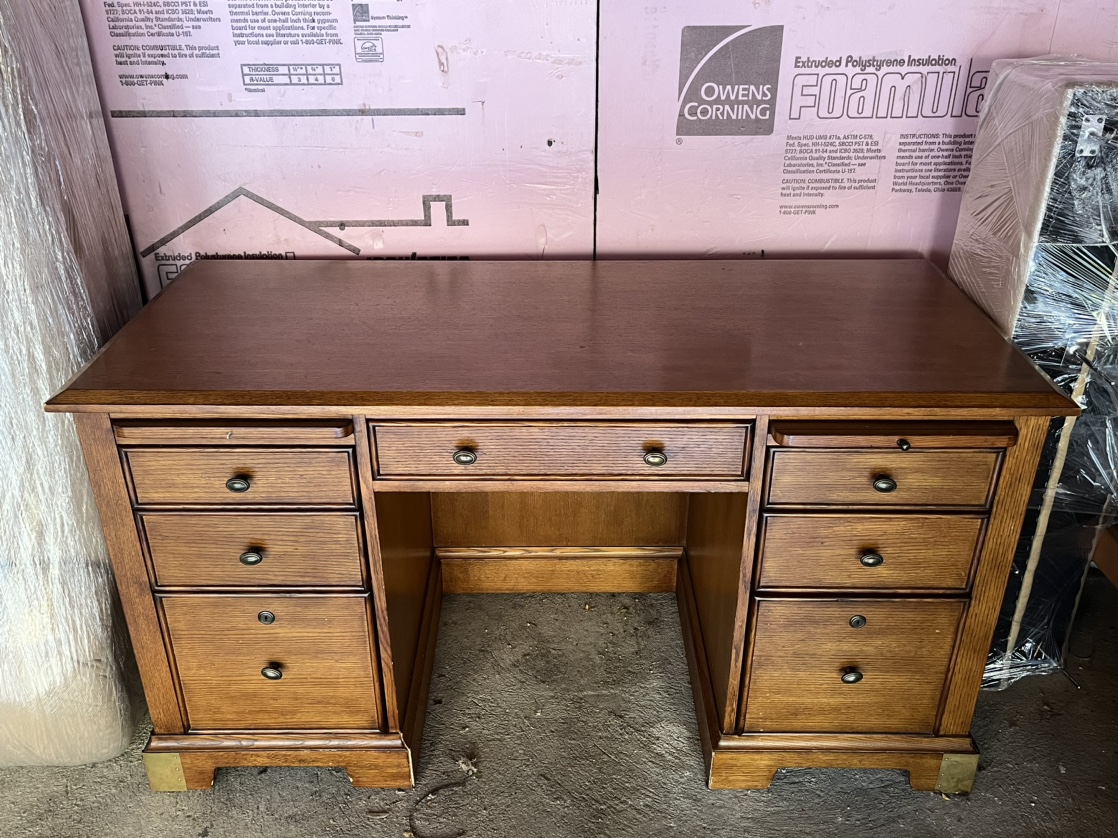 Solid wood office desk with drawers - photo 2
