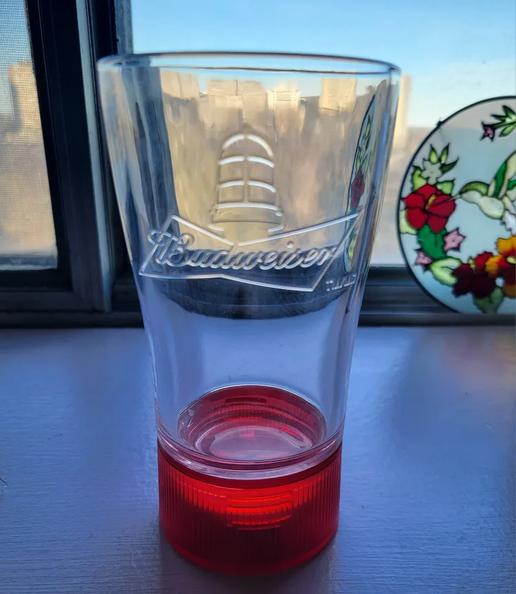 Budweiser Light Up Glass CHRISTMAS SPECIAL! image indicator(2)