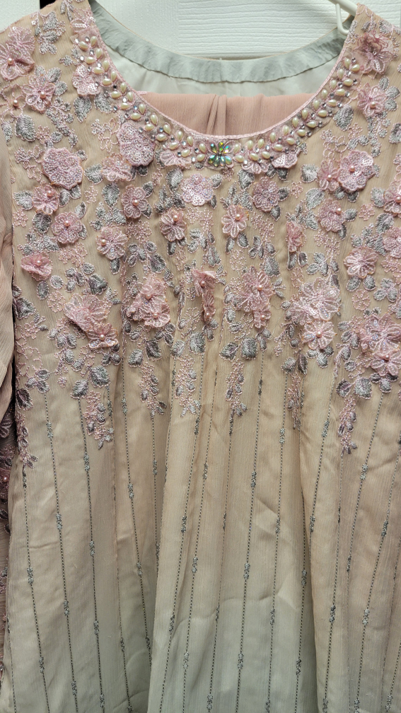 Pink Embroidered Pakistani Suit - photo 3
