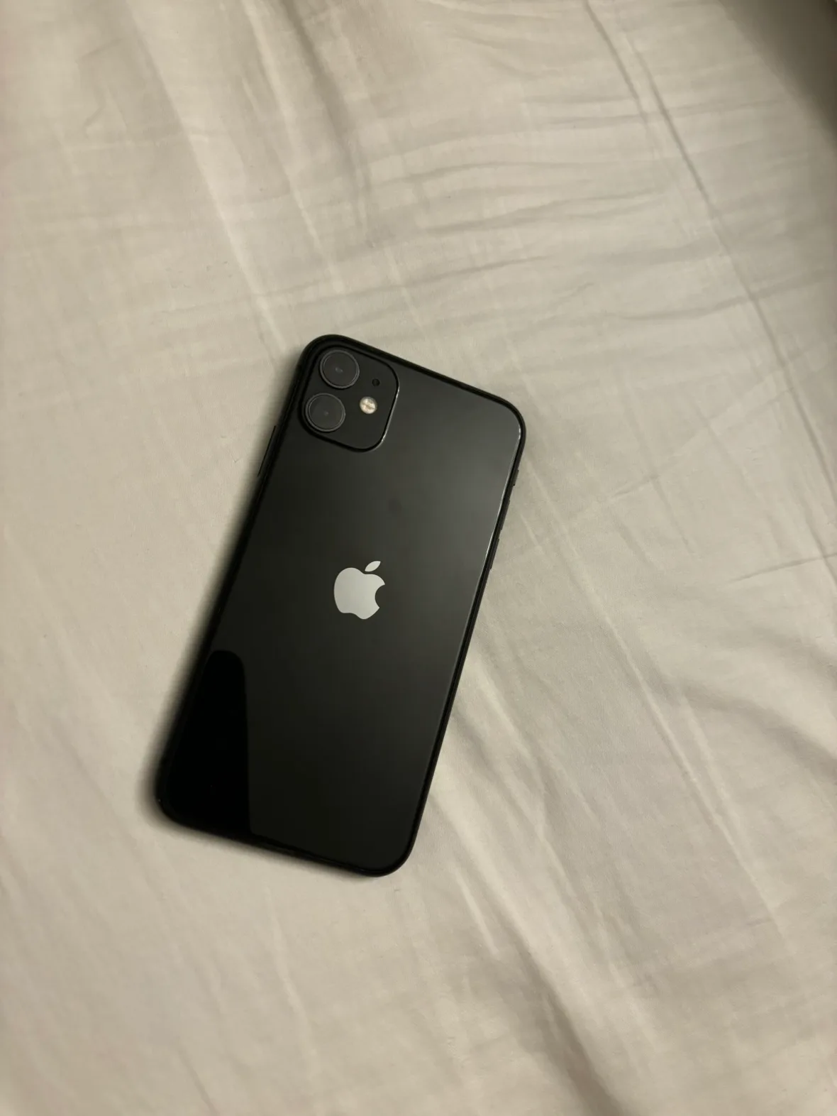iPhone 11 Black 64GB image indicator(2)