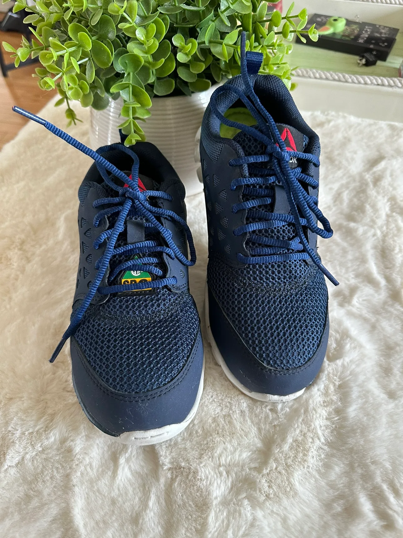 Ladies Reebok Safety shoes size 6 image indicator(2)