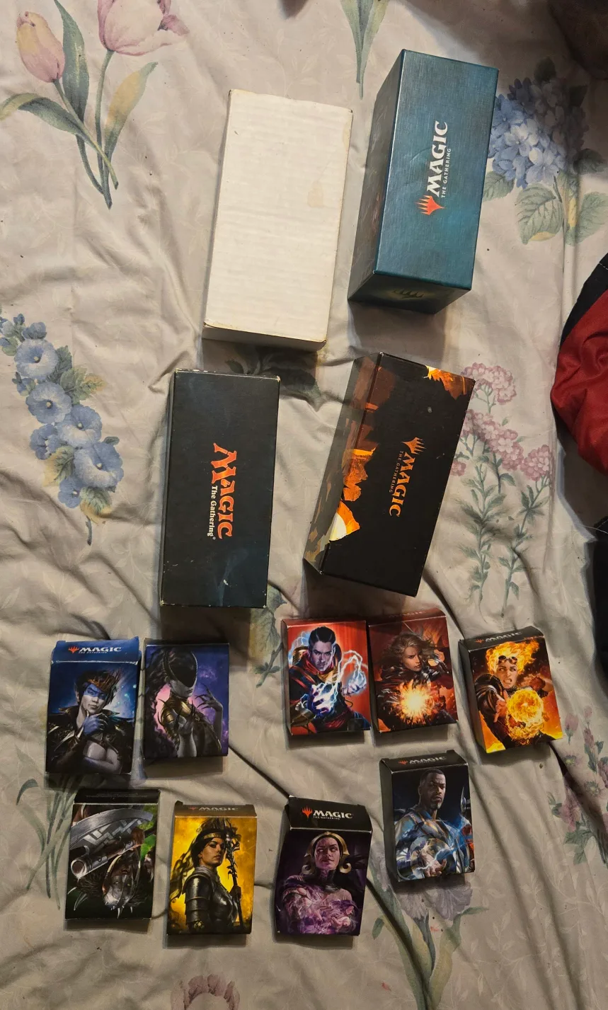 Magic: The Gathering assorted cards - roughly 2-2500 cards thumbnail