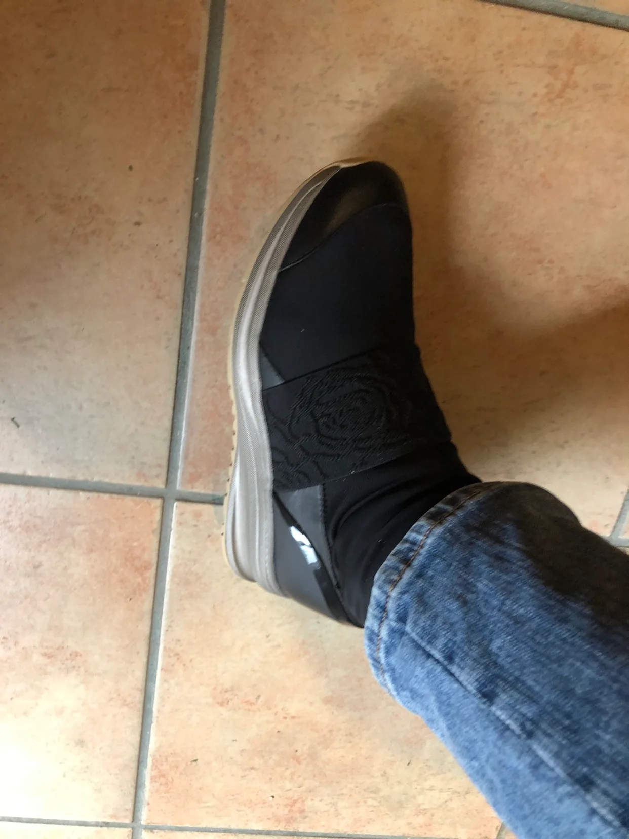 New Taryn Rose nylon booties Sz.9 image indicator(6)