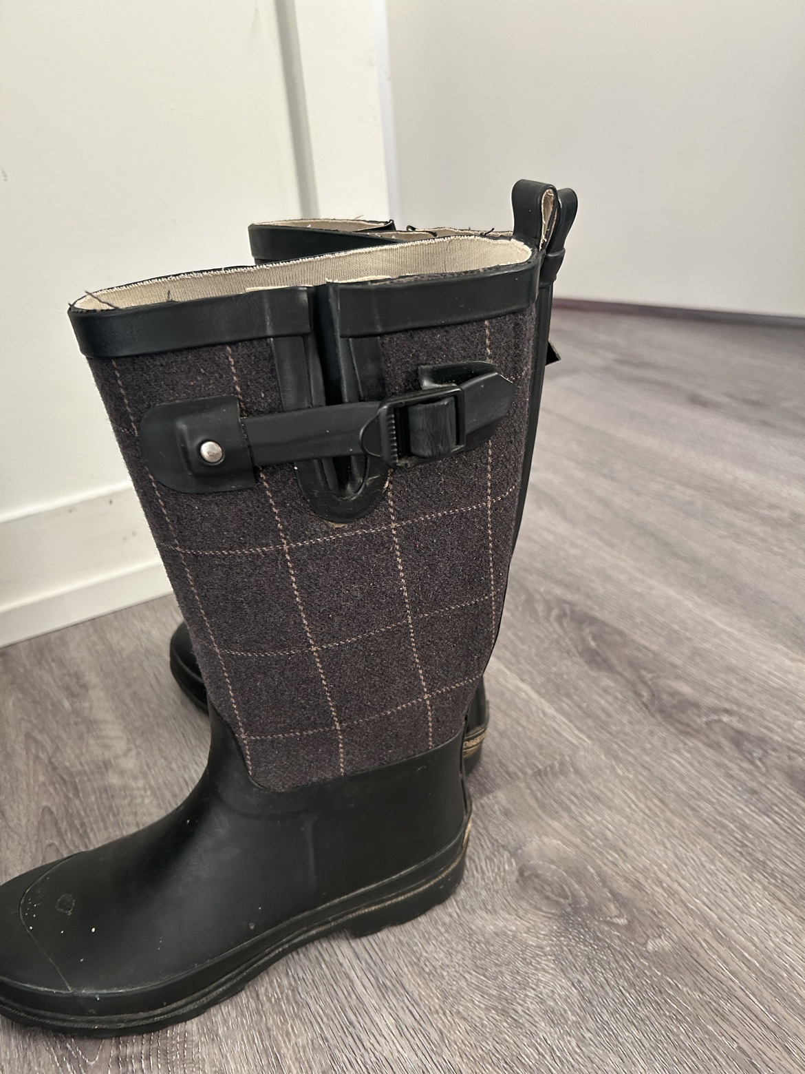 Black and Grey Plaid Rain Boots size 37 - photo 3