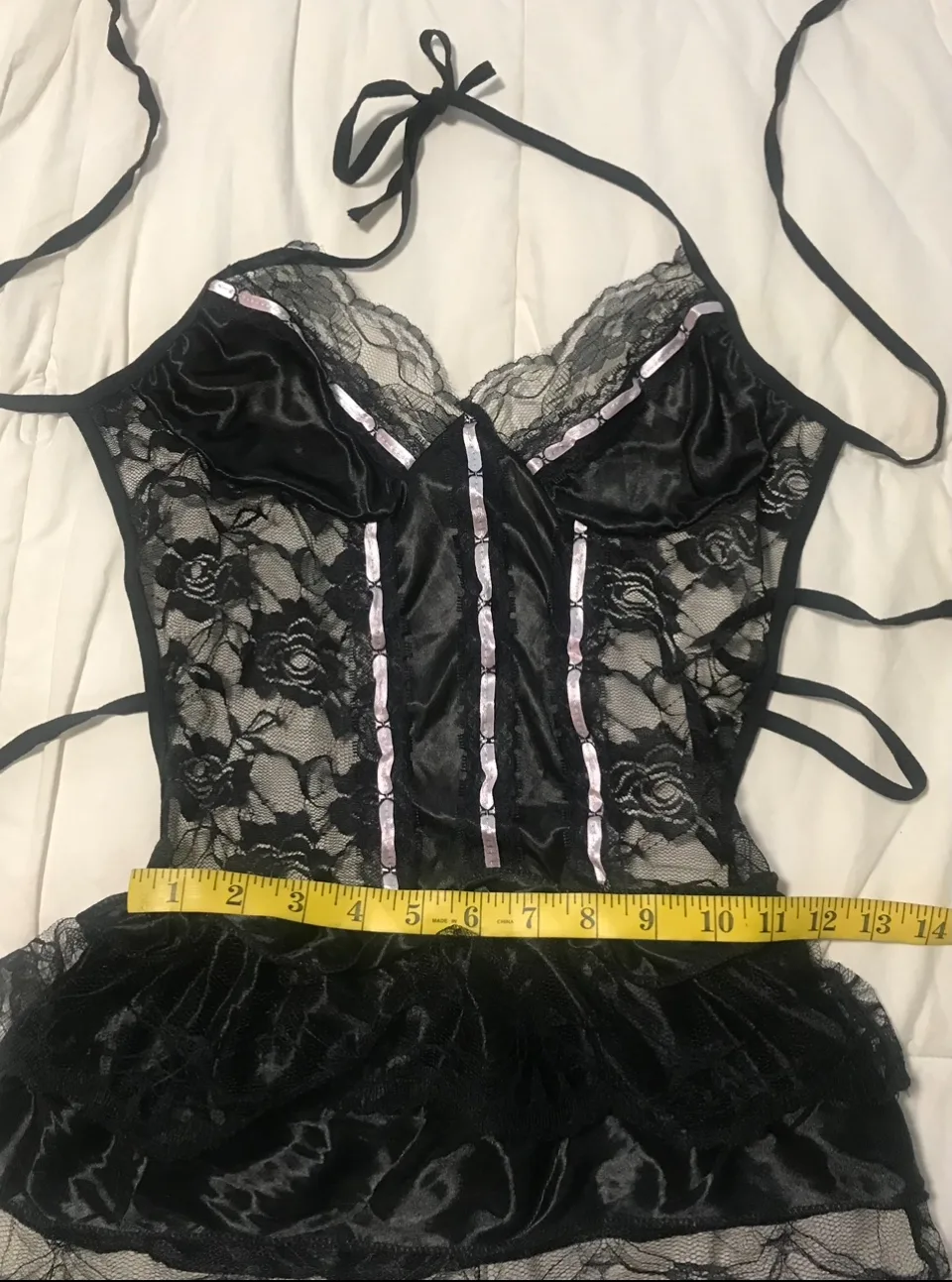 Black & White Frilly Lace Costumes image indicator(4)