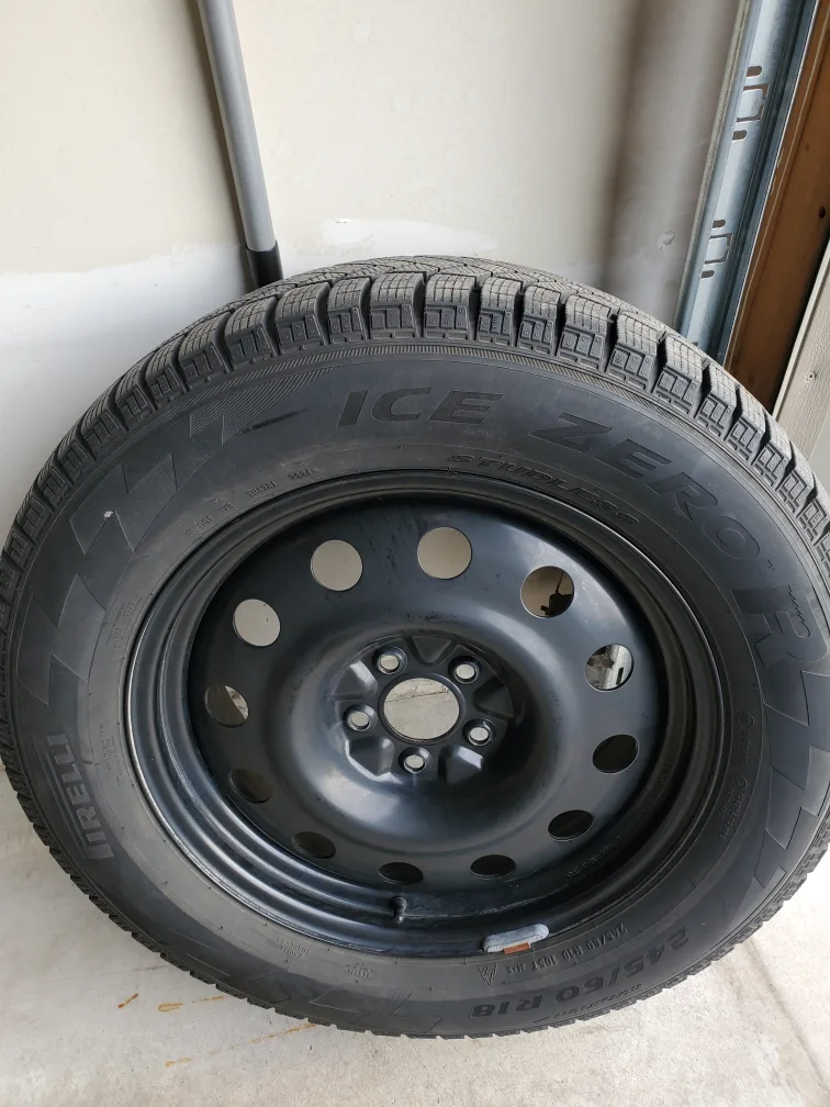 Pirelli Ice Zero 205/60 R18 winter tires on steel rims image indicator(2)