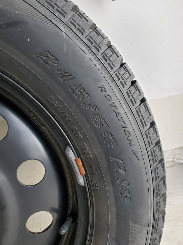 Pirelli Ice Zero 205/60 R18 winter tires on steel rims - photo 3