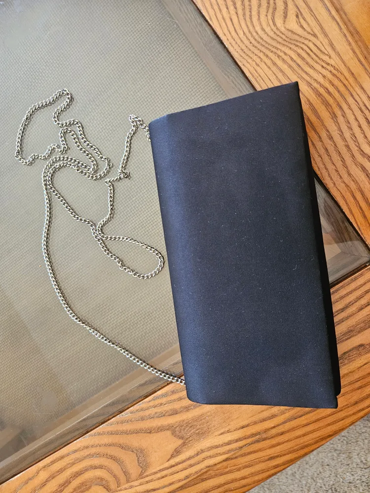 Black Clutch with Chain image indicator(2)