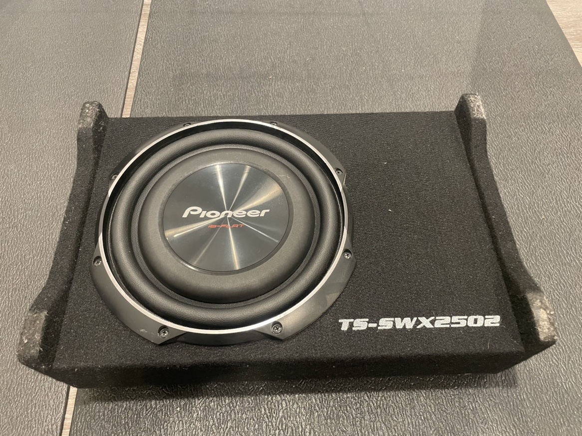 Pioneer 12" Subwoofer and Boss Amplifier - photo 2