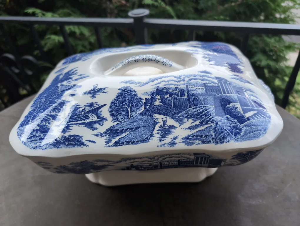 #freecycle Vintage Blue and White Serving Dish thumbnail