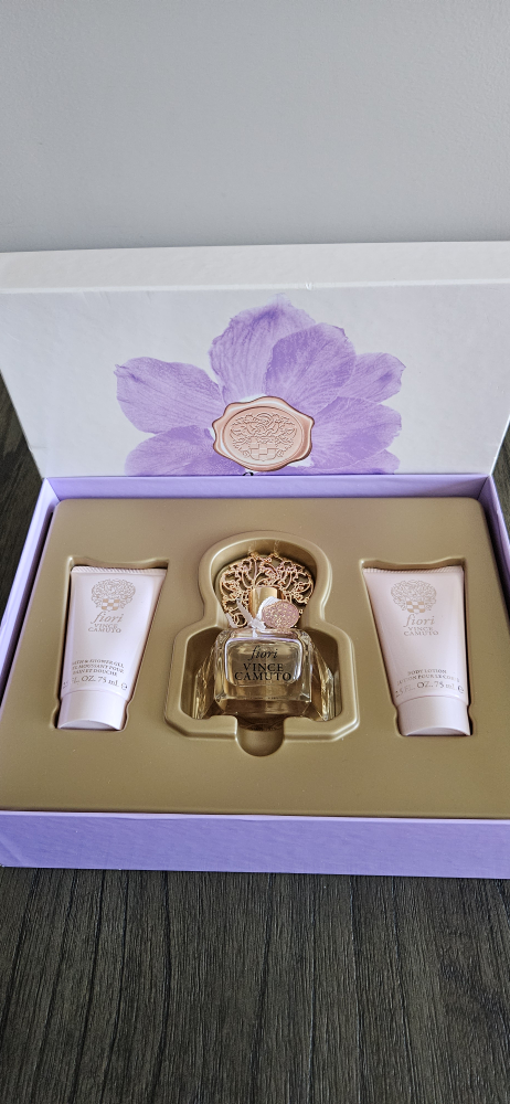 Vince Camuto Fiori Perfume Gift Set - photo 2