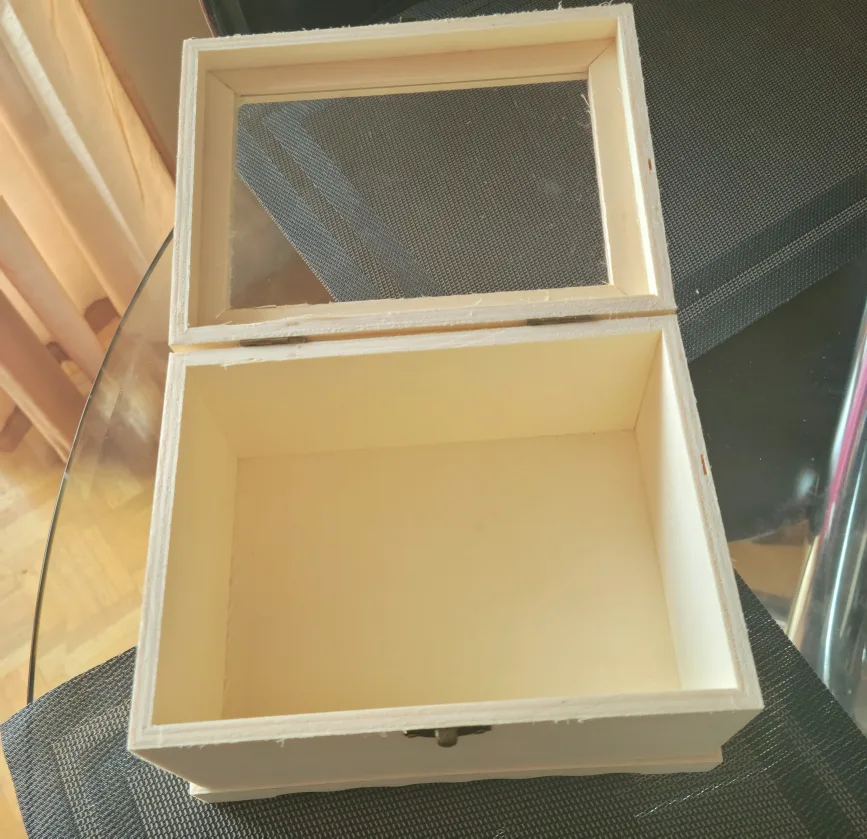 Wooden Box with Glass Lid image indicator(3)