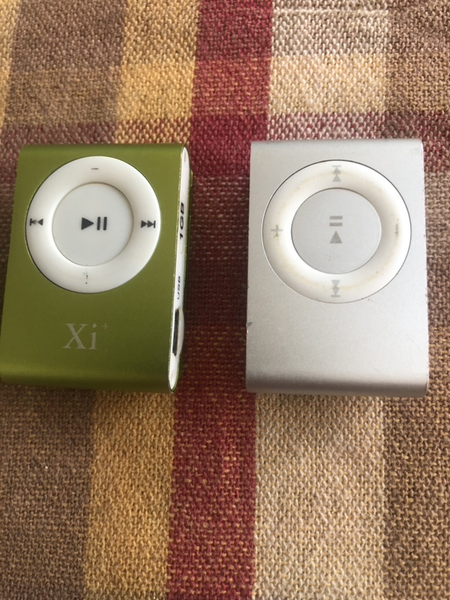 2x MP3 Players