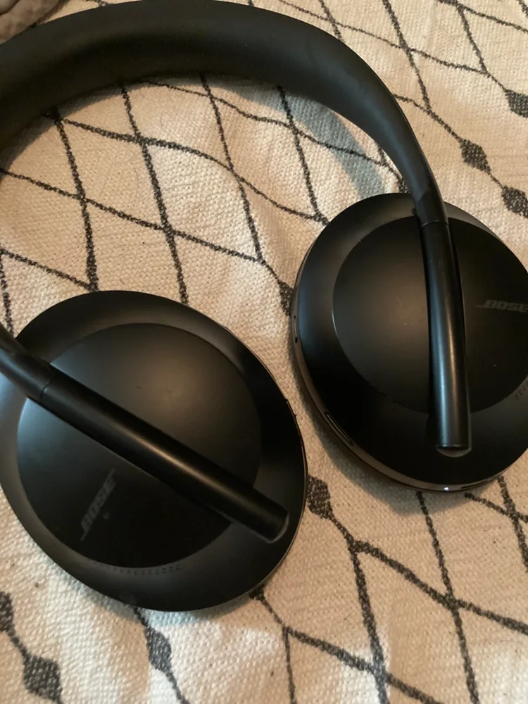 Bose Noise Cancelling Headphones thumbnail