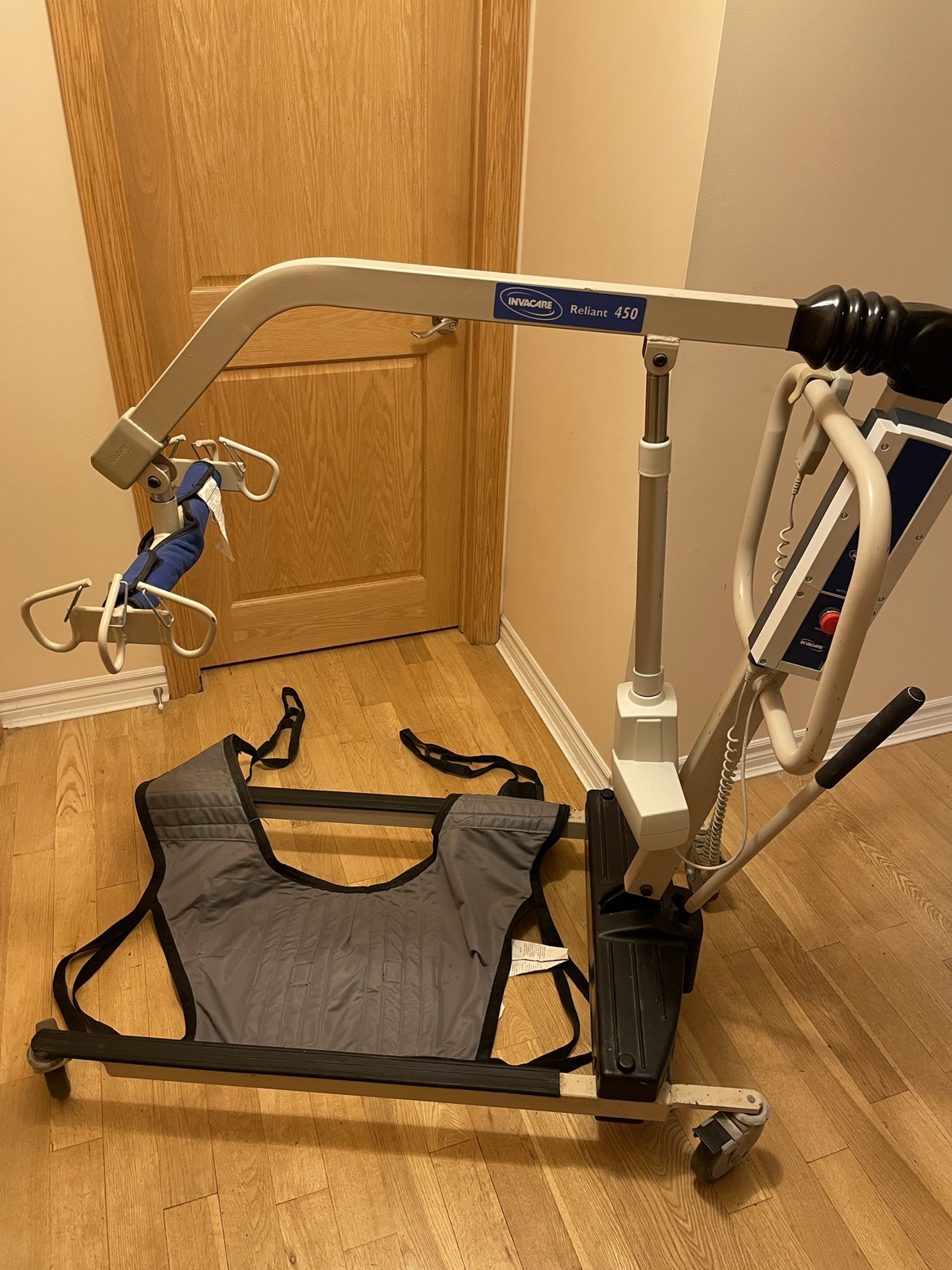 Invacare  Reliant 450 Patient Lift