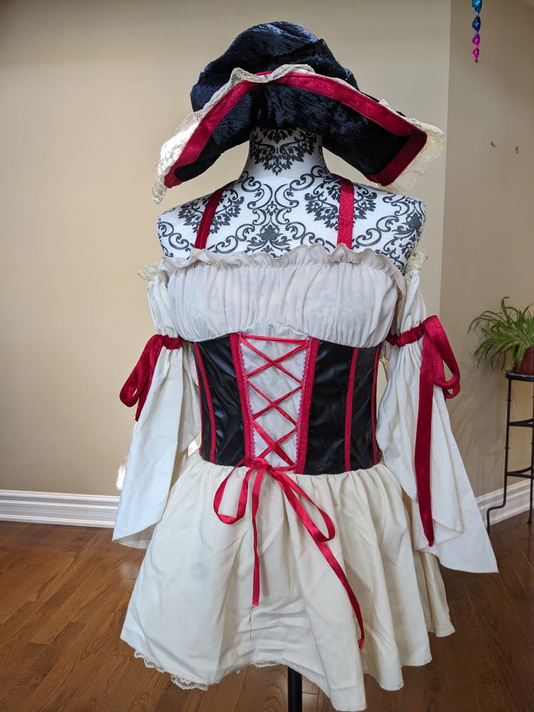 Woman Pirate Costume with Hat