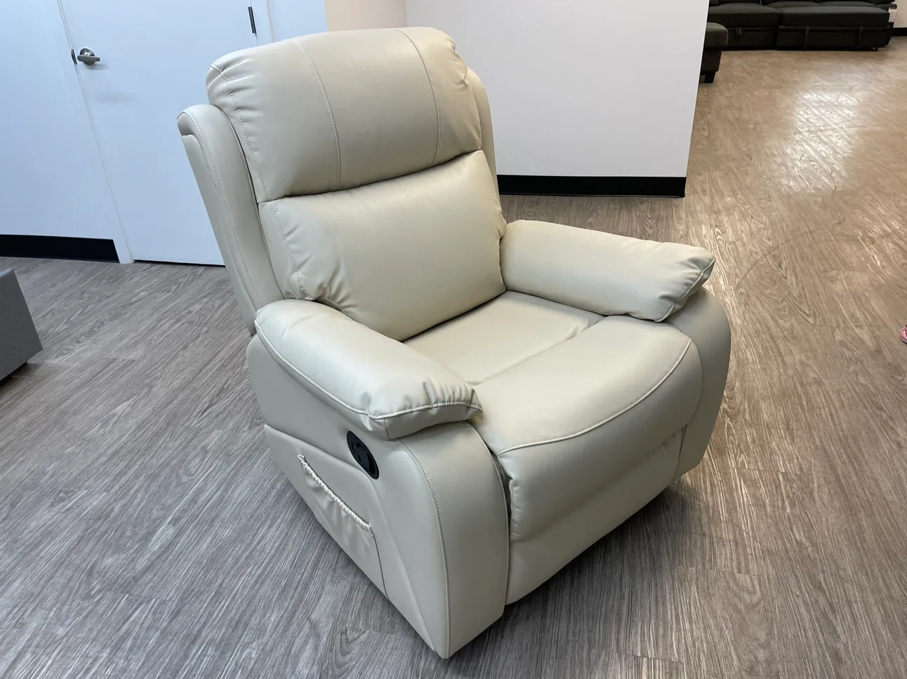 Reclining Armchair rotates 360 image indicator(2)