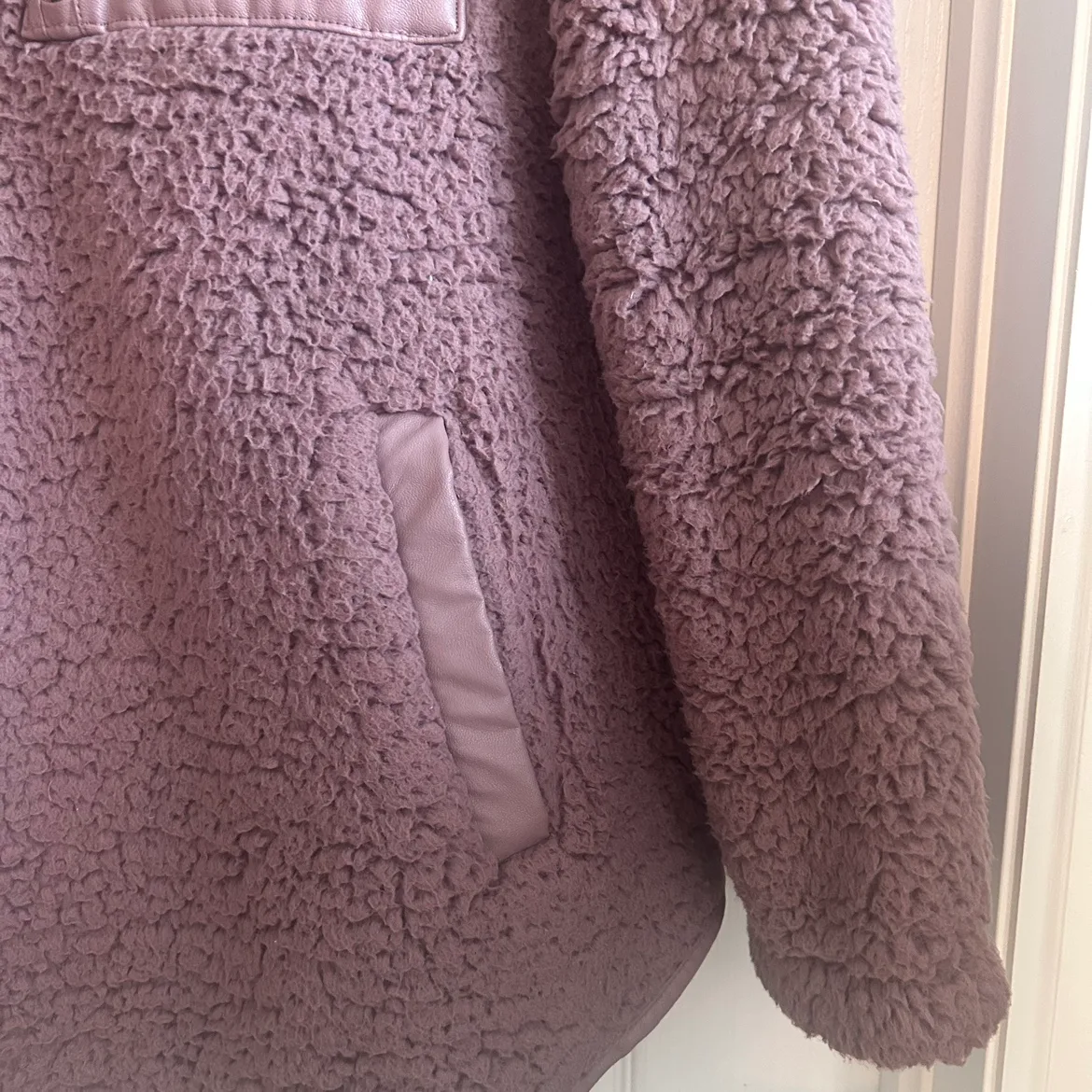 Abercrombie & Fitch Fleece  Pullover Sweater image indicator(4)