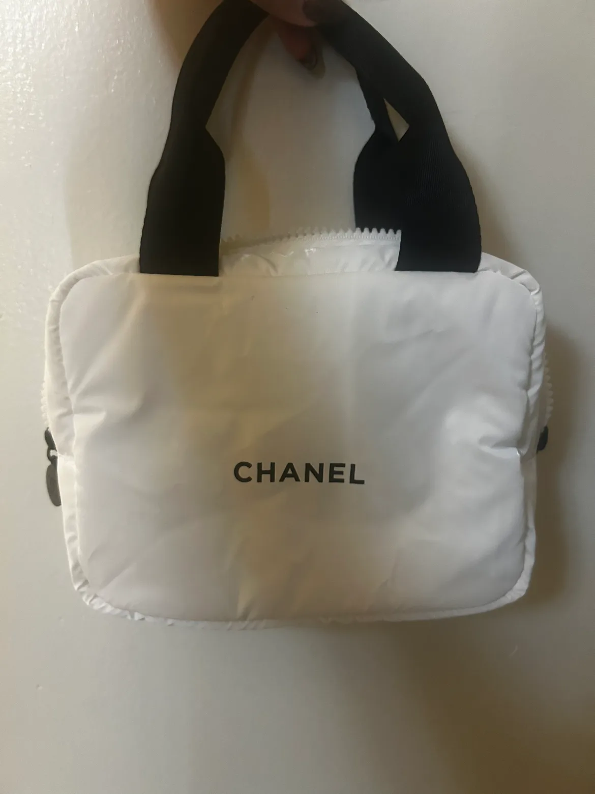 Chanel Beauty Bag image indicator(4)