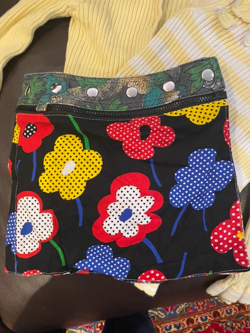 Girls' 3-Piece Outfit. Size 6-8 image indicator(3)