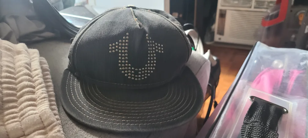 ❤️True Religion Studded Snapback Hat thumbnail