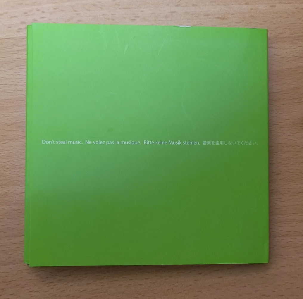 iPod Shuffle original accessories image indicator(2)