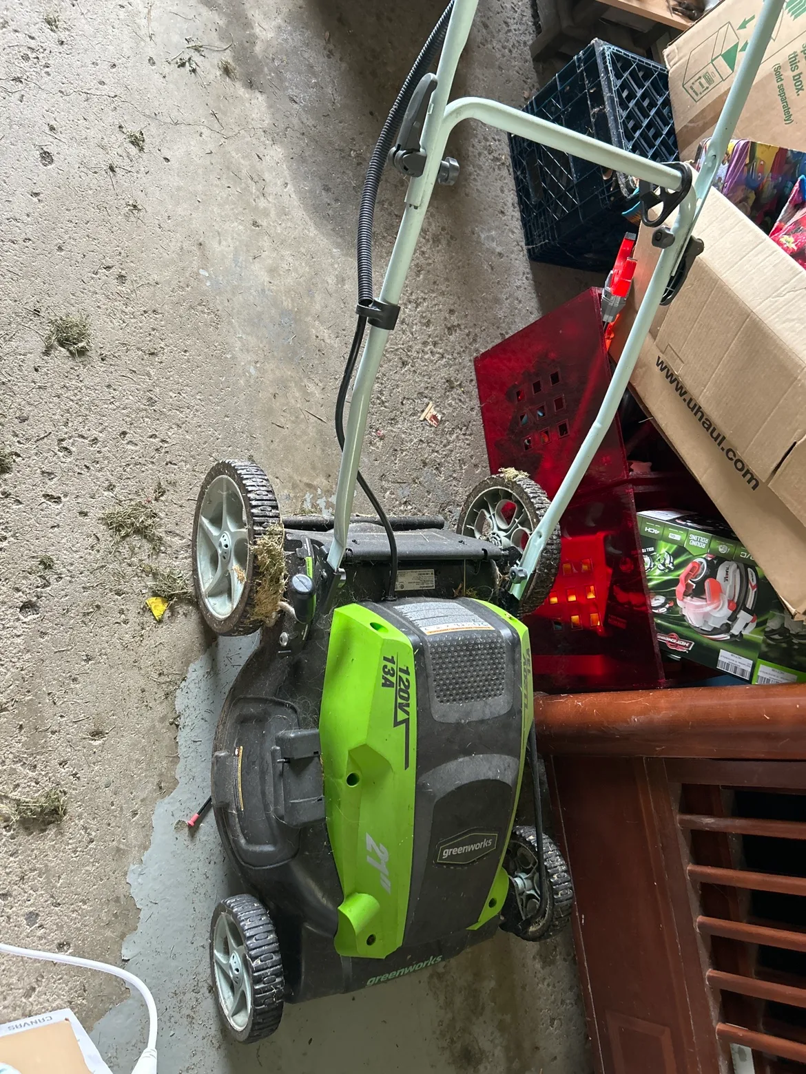Electric lawnmower