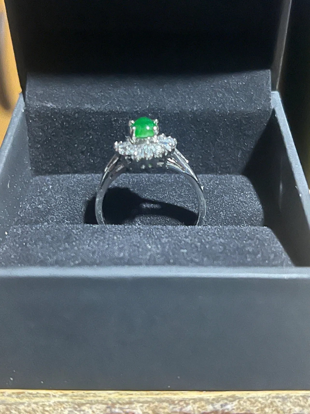 10KGF Green Jade Ring image indicator(2)