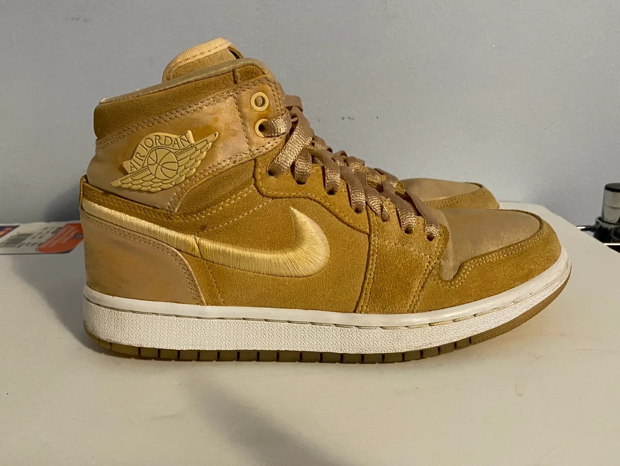 Jordan 1 Retro High Season of Her Ice Peach (Women's) thumbnail