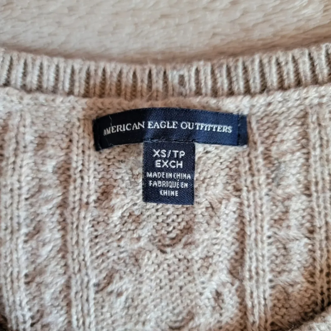 American Eagle cable knit sweater image indicator(5)