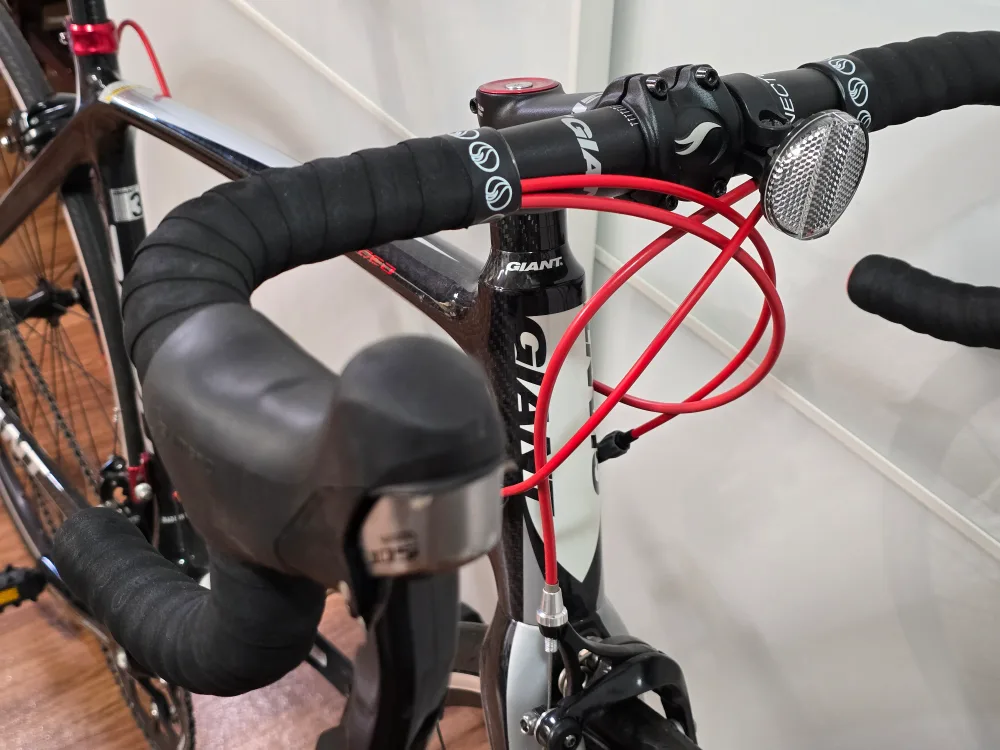 Giant Defy Advanced Carbon Fiber medium 5'7"-5'11" Road Bike image indicator(9)